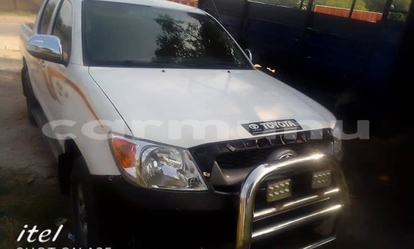 Acheter Occasion Voiture Toyota Hilux Blanc à Brazzaville, Commune de Brazzaville Acheter Occasion Voiture Toyota Hilux Blanc à Brazzaville, Commune de Brazzaville
