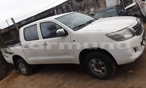 Acheter Occasion Voiture Toyota Hilux Blanc à Brazzaville, Commune de Brazzaville Acheter Occasion Voiture Toyota Hilux Blanc à Brazzaville, Commune de Brazzaville