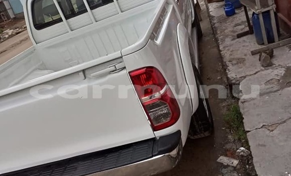 Acheter Occasion Voiture Toyota Hilux Blanc à Brazzaville, Commune de Brazzaville Acheter Occasion Voiture Toyota Hilux Blanc à Brazzaville, Commune de Brazzaville
