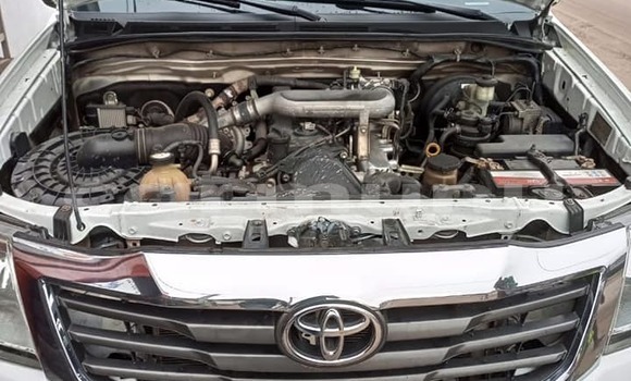 Acheter Occasion Voiture Toyota Hilux Blanc à Brazzaville, Commune de Brazzaville Acheter Occasion Voiture Toyota Hilux Blanc à Brazzaville, Commune de Brazzaville