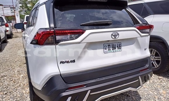 Acheter Occasion Voiture Toyota RAV4 Blanc à Brazzaville, Commune de Brazzaville Acheter Occasion Voiture Toyota RAV4 Blanc à Brazzaville, Commune de Brazzaville