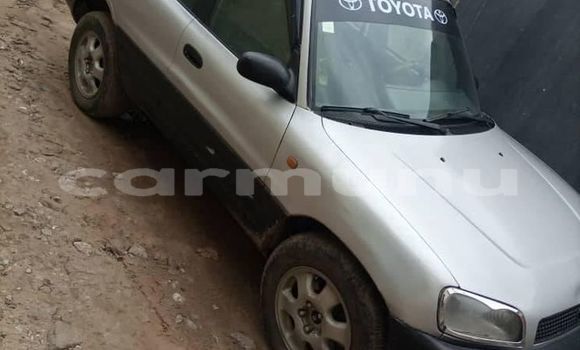 Acheter Occasion Voiture Toyota RAV4 Gris à Brazzaville, Commune de Brazzaville Acheter Occasion Voiture Toyota RAV4 Gris à Brazzaville, Commune de Brazzaville