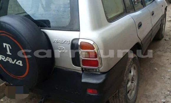 Acheter Occasion Voiture Toyota RAV4 Gris à Brazzaville, Commune de Brazzaville Acheter Occasion Voiture Toyota RAV4 Gris à Brazzaville, Commune de Brazzaville
