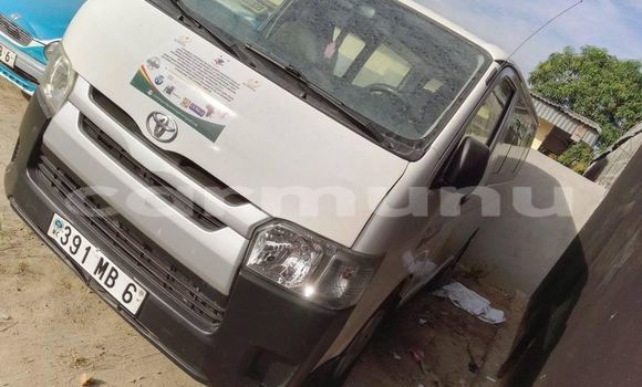 Acheter Occasion Voiture Toyota Hiace Blanc à Brazzaville, Commune de Brazzaville Acheter Occasion Voiture Toyota Hiace Blanc à Brazzaville, Commune de Brazzaville