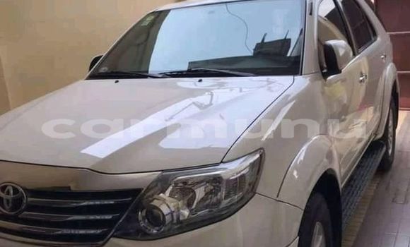 Acheter Occasion Voiture Toyota Fortuner Blanc à Brazzaville, Commune de Brazzaville Acheter Occasion Voiture Toyota Fortuner Blanc à Brazzaville, Commune de Brazzaville