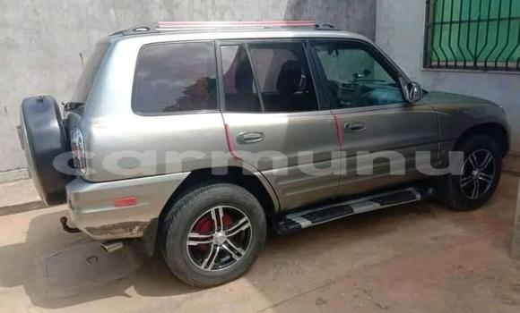 Acheter Occasion Voiture Toyota RAV4 Gris à Brazzaville, Commune de Brazzaville Acheter Occasion Voiture Toyota RAV4 Gris à Brazzaville, Commune de Brazzaville