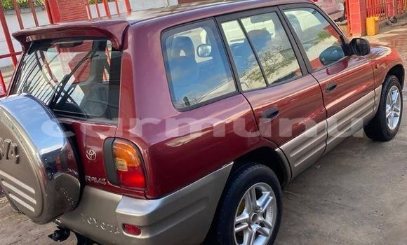Acheter Occasion Voiture Toyota RAV4 Rouge à Brazzaville, Commune de Brazzaville Acheter Occasion Voiture Toyota RAV4 Rouge à Brazzaville, Commune de Brazzaville