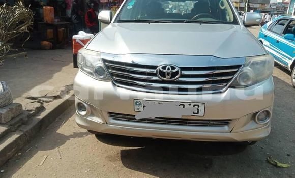 Acheter Occasion Voiture Toyota Fortuner Gris à Brazzaville, Commune de Brazzaville Acheter Occasion Voiture Toyota Fortuner Gris à Brazzaville, Commune de Brazzaville