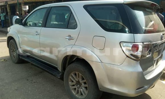 Acheter Occasion Voiture Toyota Fortuner Gris à Brazzaville, Commune de Brazzaville Acheter Occasion Voiture Toyota Fortuner Gris à Brazzaville, Commune de Brazzaville