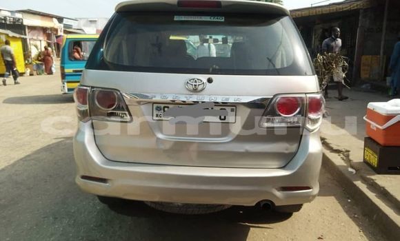 Acheter Occasion Voiture Toyota Fortuner Gris à Brazzaville, Commune de Brazzaville Acheter Occasion Voiture Toyota Fortuner Gris à Brazzaville, Commune de Brazzaville