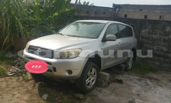 Acheter Occasion Voiture Toyota RAV4 Gris à Brazzaville, Commune de Brazzaville Acheter Occasion Voiture Toyota RAV4 Gris à Brazzaville, Commune de Brazzaville