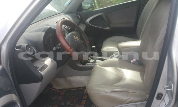 Acheter Occasion Voiture Toyota RAV4 Gris à Brazzaville, Commune de Brazzaville Acheter Occasion Voiture Toyota RAV4 Gris à Brazzaville, Commune de Brazzaville