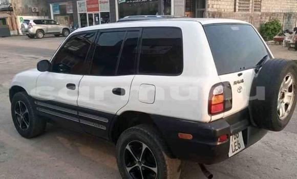 Acheter Occasion Voiture Toyota RAV4 Blanc à Brazzaville, Commune de Brazzaville Acheter Occasion Voiture Toyota RAV4 Blanc à Brazzaville, Commune de Brazzaville