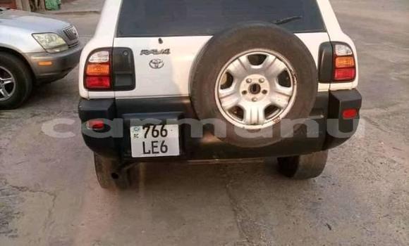 Acheter Occasion Voiture Toyota RAV4 Blanc à Brazzaville, Commune de Brazzaville Acheter Occasion Voiture Toyota RAV4 Blanc à Brazzaville, Commune de Brazzaville