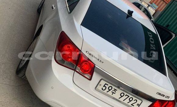 Buy Used Chevrolet Cruze White Car in Brazzaville in Municipality of Brazzaville Buy Used Chevrolet Cruze White Car in Brazzaville in Municipality of Brazzaville