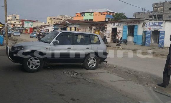 Acheter Occasion Voiture Toyota RAV4 Gris à Pointe–Noire, Région du Kouilou Acheter Occasion Voiture Toyota RAV4 Gris à Pointe–Noire, Région du Kouilou