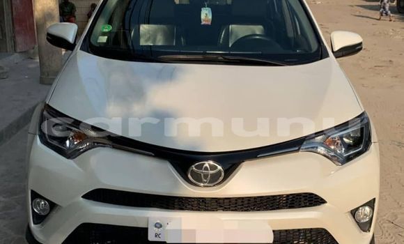 Acheter Occasion Voiture Toyota RAV4 Blanc à Pointe–Noire, Région du Kouilou Acheter Occasion Voiture Toyota RAV4 Blanc à Pointe–Noire, Région du Kouilou