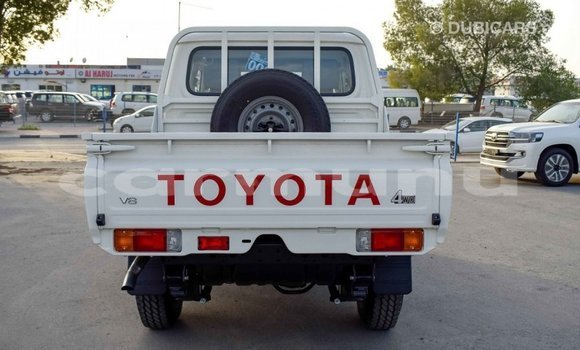 Acheter Import Voiture Toyota Pickup Blanc à Import - Dubai, Région de la Bouenza Acheter Import Voiture Toyota Pickup Blanc à Import - Dubai, Région de la Bouenza