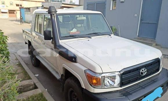 Acheter Occasion Voiture Toyota Land Cruiser Beige à Pointe–Noire, Région du Kouilou Acheter Occasion Voiture Toyota Land Cruiser Beige à Pointe–Noire, Région du Kouilou