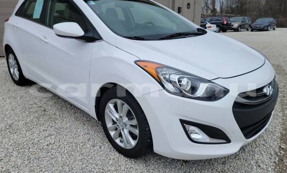 Buy Import Hyundai Elantra White Car in Dolisie in Niari Region Buy Import Hyundai Elantra White Car in Dolisie in Niari Region