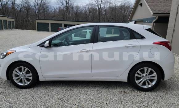 Buy Import Hyundai Elantra White Car in Dolisie in Niari Region Buy Import Hyundai Elantra White Car in Dolisie in Niari Region