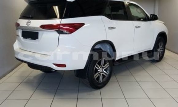 Acheter Occasion Voiture Toyota Fortuner Blanc à Import - Dubai, Région de la Bouenza Acheter Occasion Voiture Toyota Fortuner Blanc à Import - Dubai, Région de la Bouenza