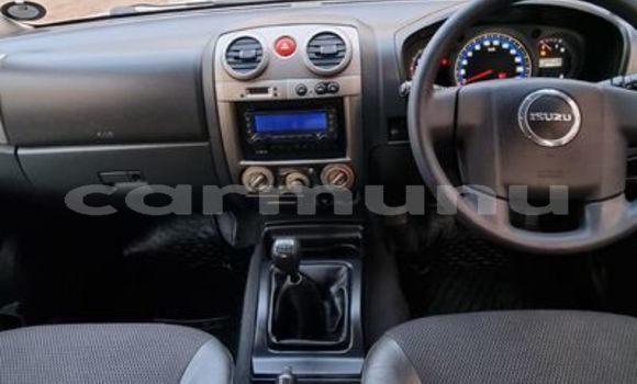 Acheter Occasion Voiture Isuzu KB Blanc à Import - Dubai, Région de la Bouenza Acheter Occasion Voiture Isuzu KB Blanc à Import - Dubai, Région de la Bouenza