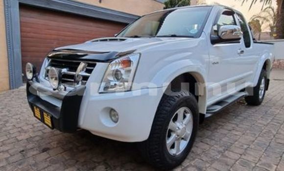 Acheter Occasion Voiture Isuzu KB Blanc à Import - Dubai, Région de la Bouenza Acheter Occasion Voiture Isuzu KB Blanc à Import - Dubai, Région de la Bouenza