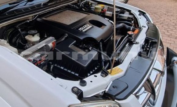 Acheter Occasion Voiture Isuzu KB Blanc à Import - Dubai, Région de la Bouenza Acheter Occasion Voiture Isuzu KB Blanc à Import - Dubai, Région de la Bouenza