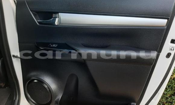 Acheter Occasion Voiture Toyota Hilux Blanc à Import - Dubai, Région de la Bouenza Acheter Occasion Voiture Toyota Hilux Blanc à Import - Dubai, Région de la Bouenza