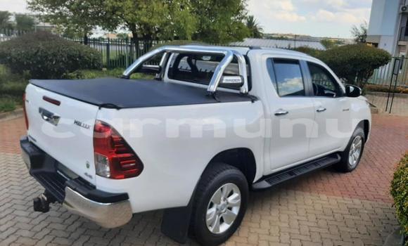 Acheter Occasion Voiture Toyota Hilux Blanc à Import - Dubai, Région de la Bouenza Acheter Occasion Voiture Toyota Hilux Blanc à Import - Dubai, Région de la Bouenza