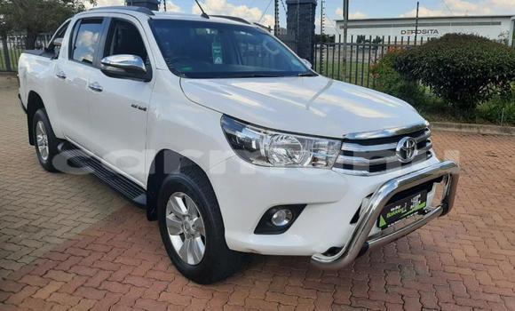 Acheter Occasion Voiture Toyota Hilux Blanc à Import - Dubai, Région de la Bouenza Acheter Occasion Voiture Toyota Hilux Blanc à Import - Dubai, Région de la Bouenza