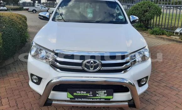 Acheter Occasion Voiture Toyota Hilux Blanc à Import - Dubai, Région de la Bouenza Acheter Occasion Voiture Toyota Hilux Blanc à Import - Dubai, Région de la Bouenza