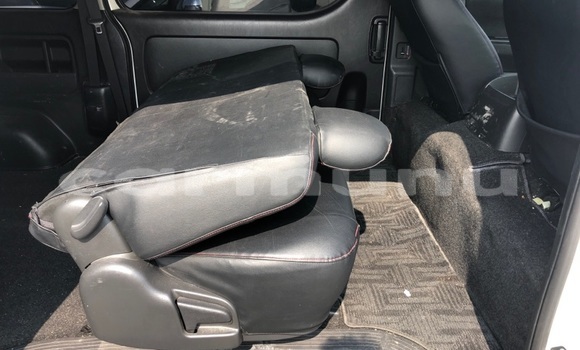 Buy Used Toyota Hiace White Car in Import - Dubai in Region of Bouenza Buy Used Toyota Hiace White Car in Import - Dubai in Region of Bouenza