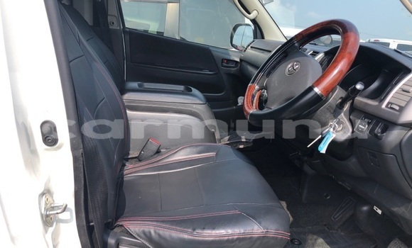 Buy Used Toyota Hiace White Car in Import - Dubai in Region of Bouenza Buy Used Toyota Hiace White Car in Import - Dubai in Region of Bouenza