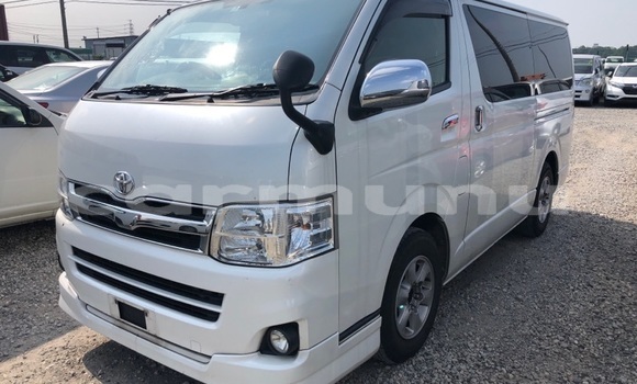 Buy Used Toyota Hiace White Car in Import - Dubai in Region of Bouenza Buy Used Toyota Hiace White Car in Import - Dubai in Region of Bouenza
