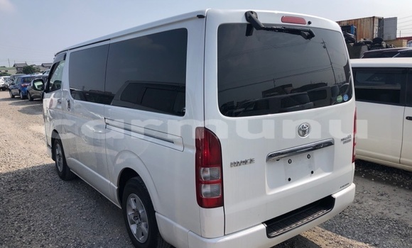 Buy Used Toyota Hiace White Car in Import - Dubai in Region of Bouenza Buy Used Toyota Hiace White Car in Import - Dubai in Region of Bouenza