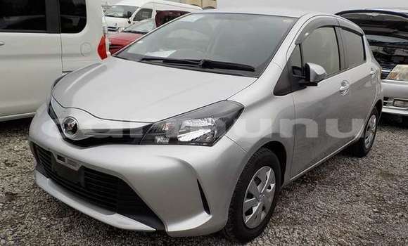 Acheter Occasion Voiture Toyota Vitz Gris à Import - Dubai, Région de la Bouenza Acheter Occasion Voiture Toyota Vitz Gris à Import - Dubai, Région de la Bouenza