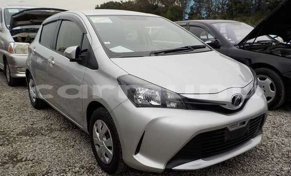 Buy Used Toyota Vitz Silver Car in Import - Dubai in Region of Bouenza Buy Used Toyota Vitz Silver Car in Import - Dubai in Region of Bouenza
