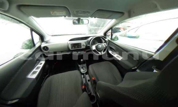 Buy Used Toyota Vitz Silver Car in Import - Dubai in Region of Bouenza Buy Used Toyota Vitz Silver Car in Import - Dubai in Region of Bouenza