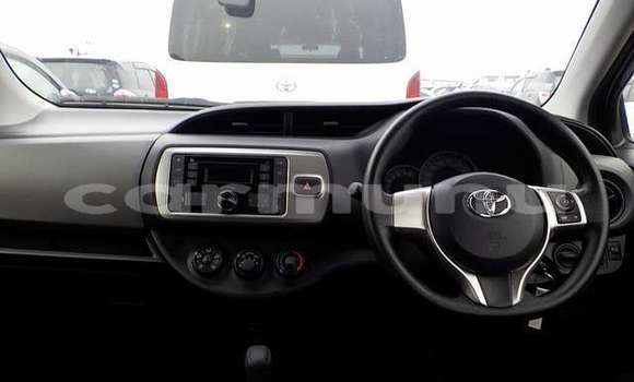 Buy Used Toyota Vitz Silver Car in Import - Dubai in Region of Bouenza Buy Used Toyota Vitz Silver Car in Import - Dubai in Region of Bouenza