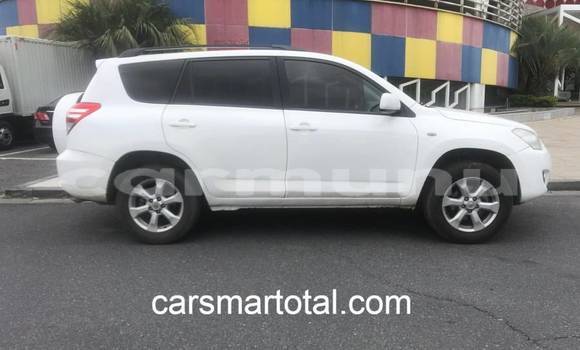 Buy Used Toyota RAV4 White Car in Impfondo in Likouala Buy Used Toyota RAV4 White Car in Impfondo in Likouala