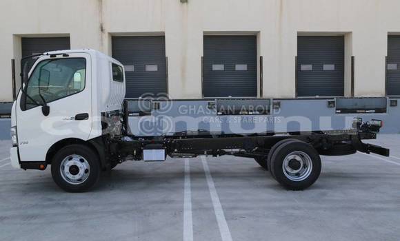 Buy New Hino 714 White Truck in Import - Dubai in Region of Bouenza Buy New Hino 714 White Truck in Import - Dubai in Region of Bouenza
