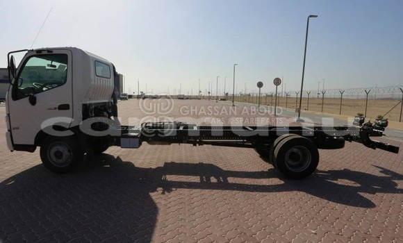 Buy New Hino 916 White Truck in Import - Dubai in Region of Bouenza Buy New Hino 916 White Truck in Import - Dubai in Region of Bouenza