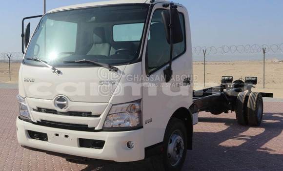 Buy New Hino 916 White Truck in Import - Dubai in Region of Bouenza Buy New Hino 916 White Truck in Import - Dubai in Region of Bouenza