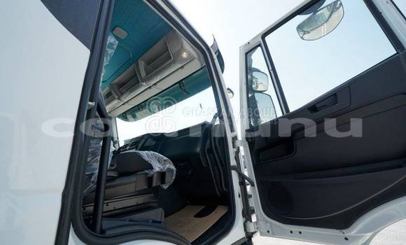 Buy New Iveco Trakker White Truck in Import - Dubai in Region of Bouenza Buy New Iveco Trakker White Truck in Import - Dubai in Region of Bouenza