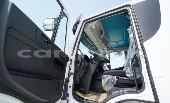 Buy New Iveco Trakker White Truck in Import - Dubai in Region of Bouenza Buy New Iveco Trakker White Truck in Import - Dubai in Region of Bouenza