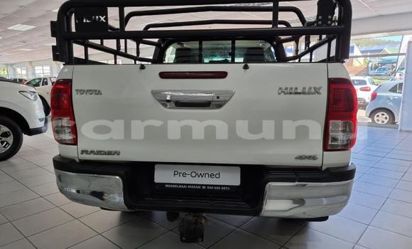 Acheter Occasion Voiture Toyota Hilux Blanc à Import - Dubai, Région de la Bouenza Acheter Occasion Voiture Toyota Hilux Blanc à Import - Dubai, Région de la Bouenza
