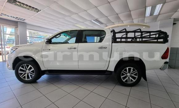 Acheter Occasion Voiture Toyota Hilux Blanc à Import - Dubai, Région de la Bouenza Acheter Occasion Voiture Toyota Hilux Blanc à Import - Dubai, Région de la Bouenza