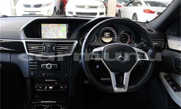 Acheter Occasion Voiture Mercedes-Benz E–Class Gris à Brazzaville, Commune de Brazzaville Acheter Occasion Voiture Mercedes-Benz E–Class Gris à Brazzaville, Commune de Brazzaville